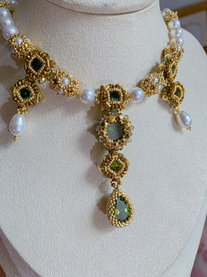 「Grassy Area」Crystal and Pearl Necklace